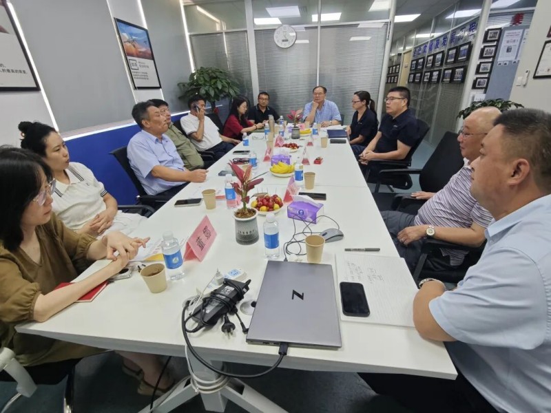 上海市現代服務業聯合會領導一行蒞臨小管事機器人公司指導工作，共謀餐飲服務新發展