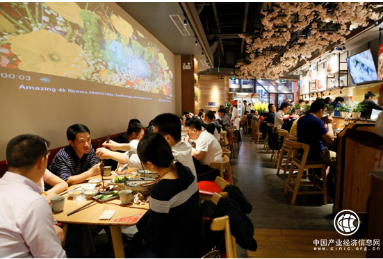 從《中國餐飲報告》解鎖2018年餐飲新黑馬——牛三哥洛陽牛肉湯